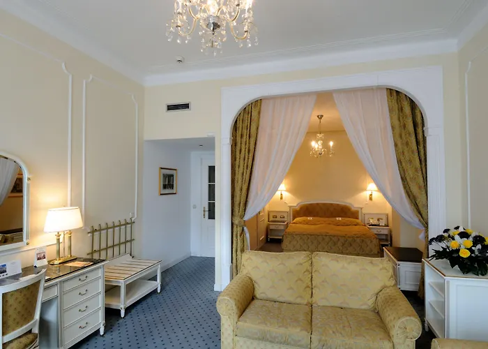 Ambassador Zlata Husa Hotel