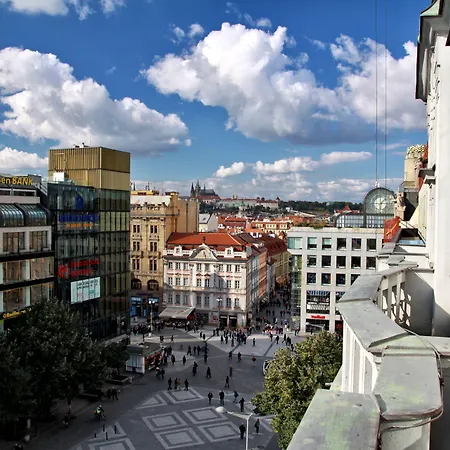 Ambassador Zlata Husa Praha