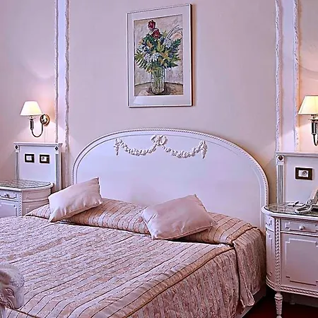 Ambassador Zlata Husa Hotel