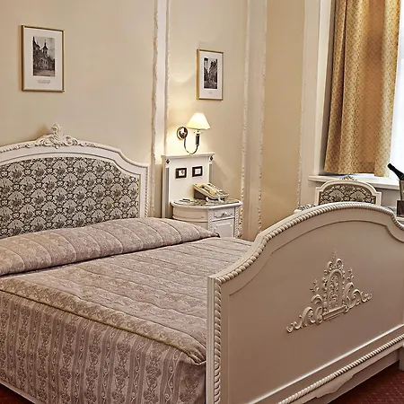 Hotel Ambassador Zlata Husa 5*