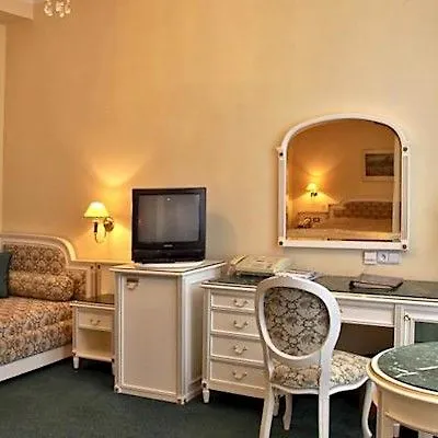 Hotel Ambassador Zlata Husa 5*