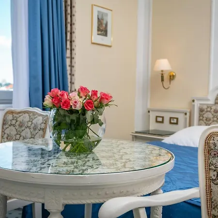 Ambassador Zlata Husa 5*
