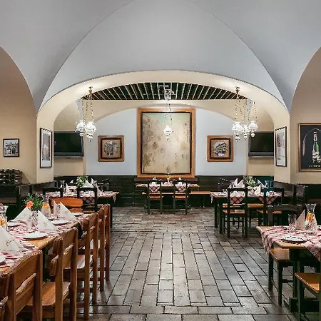 Hotell Ambassador Zlata Husa